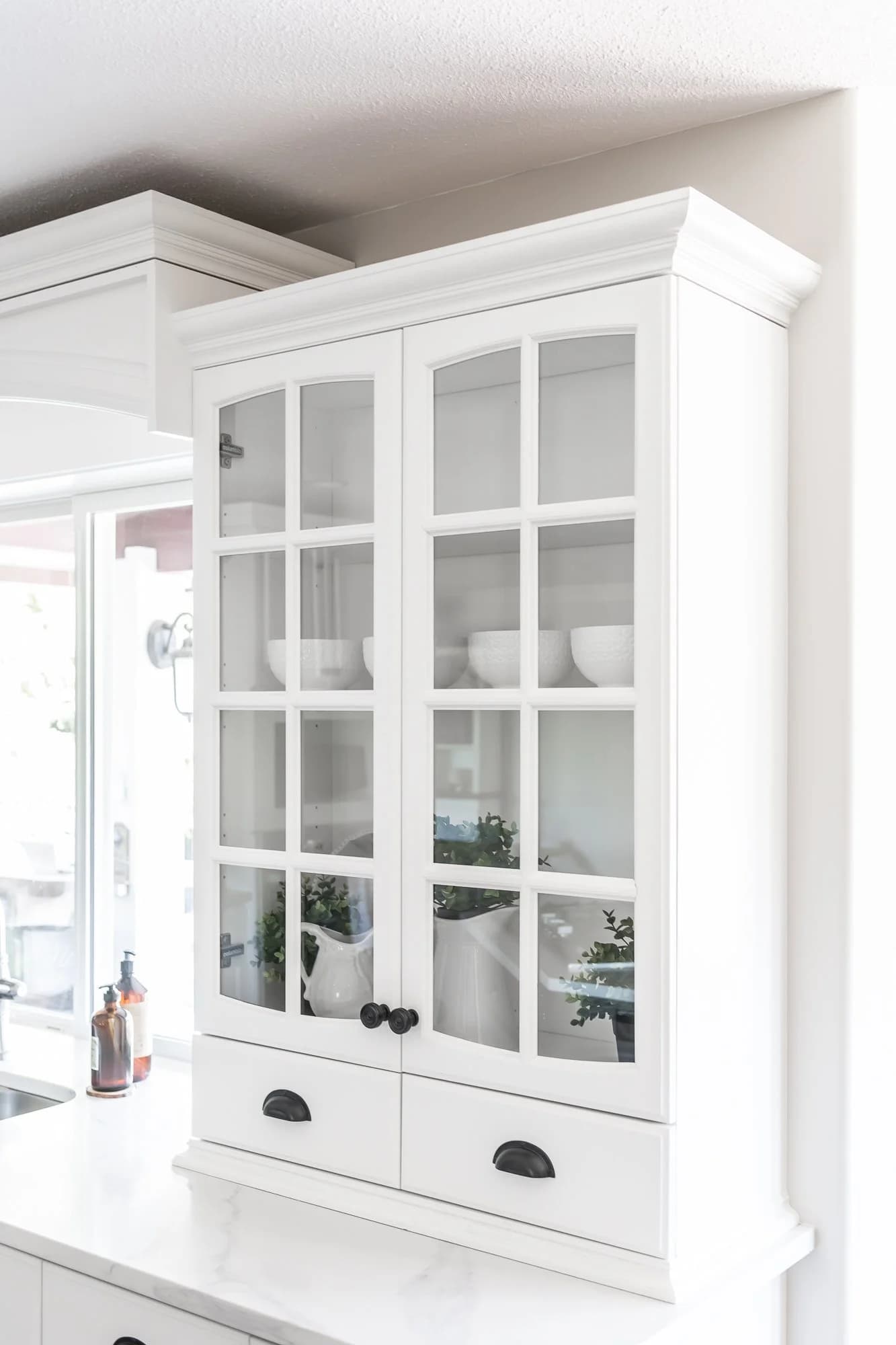 Kitchen cabinet spray finish in matte white